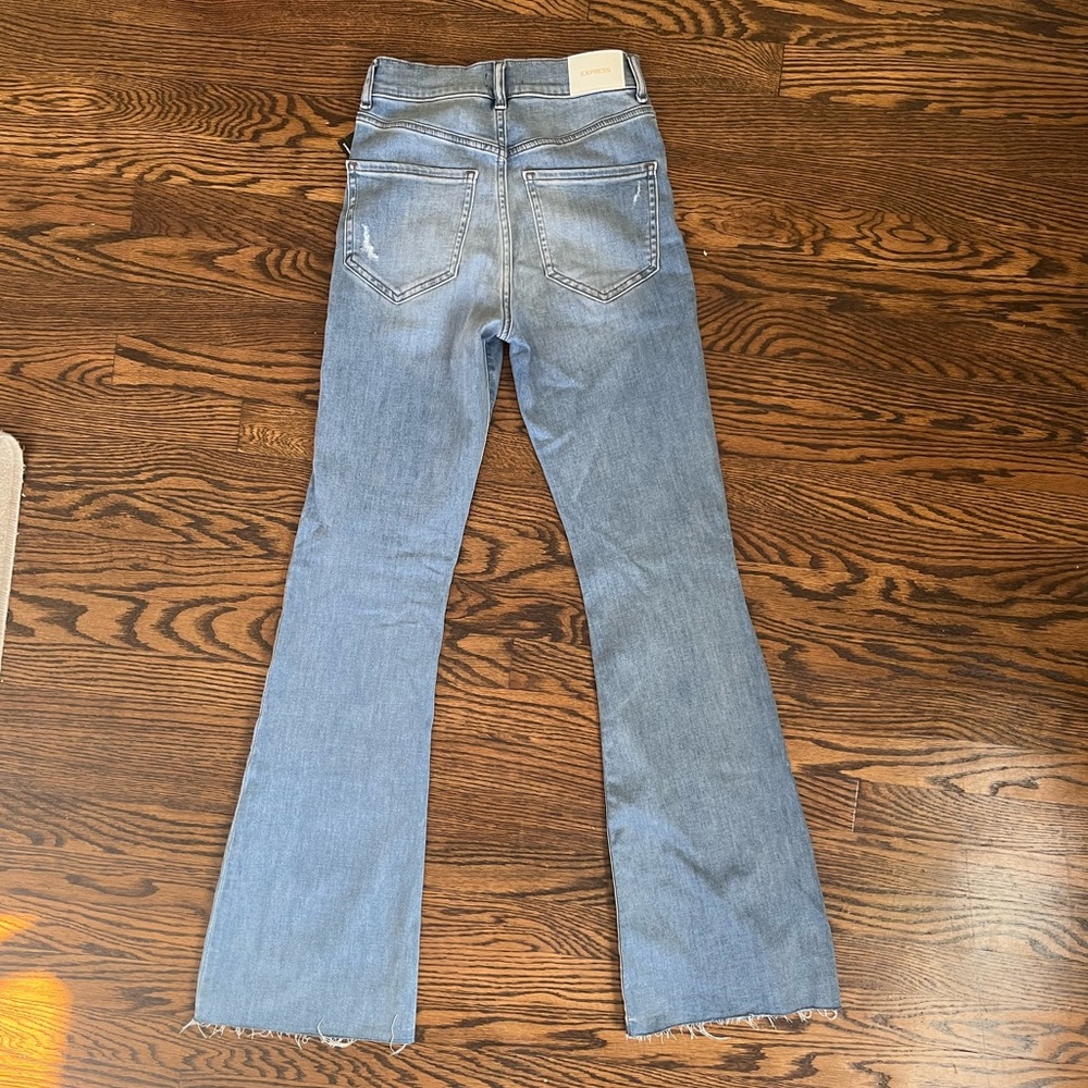 Express High Waisted Light Wash Ripped Flare Jeans 00R - Picture 5 of 10
